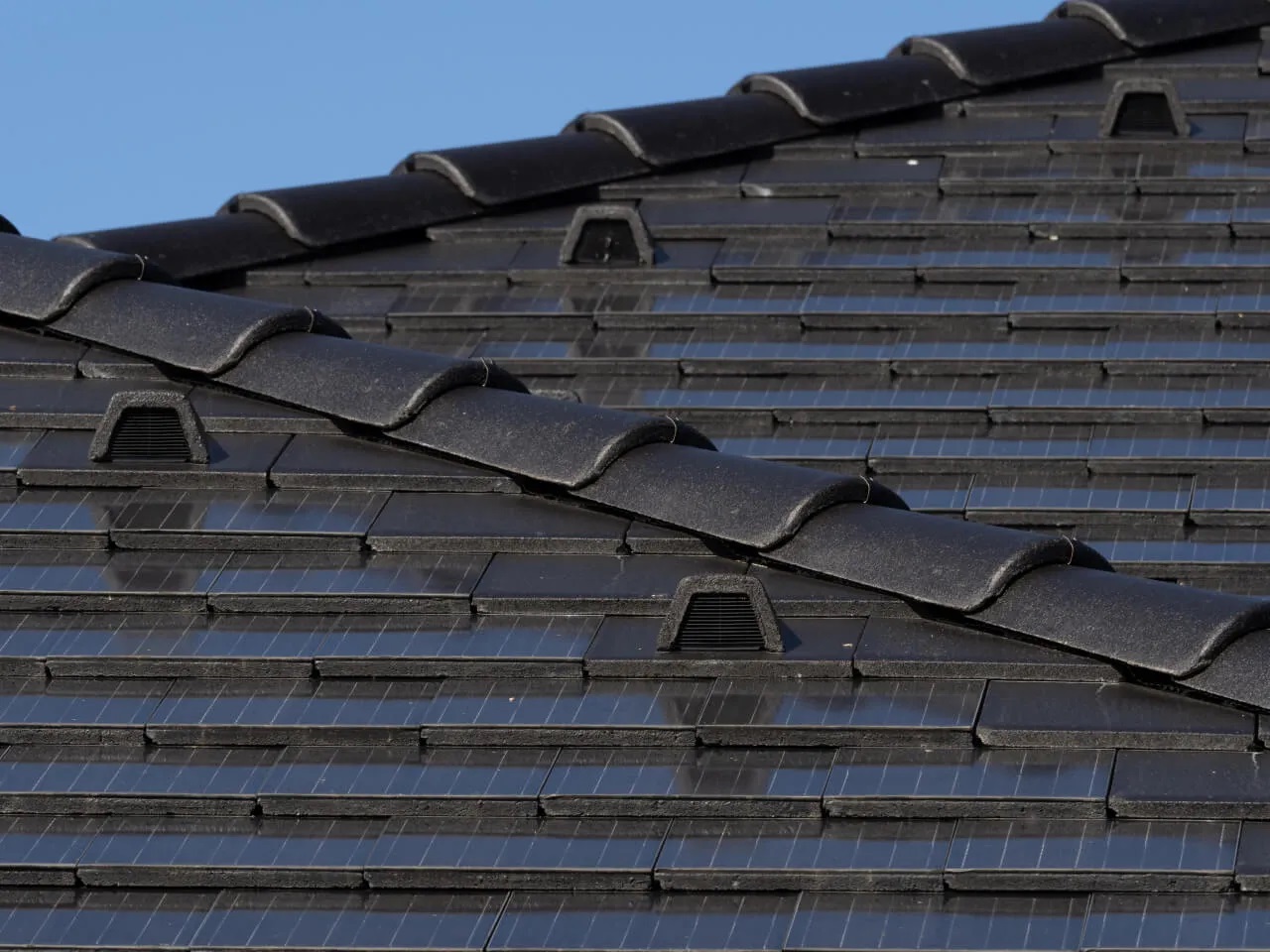 découvrez les prix des tuiles photovoltaïques pour optimiser votre consommation d'énergie tout en préservant l'esthétique de votre toiture. comparez les offres et choisissez la solution la plus adaptée à vos besoins.