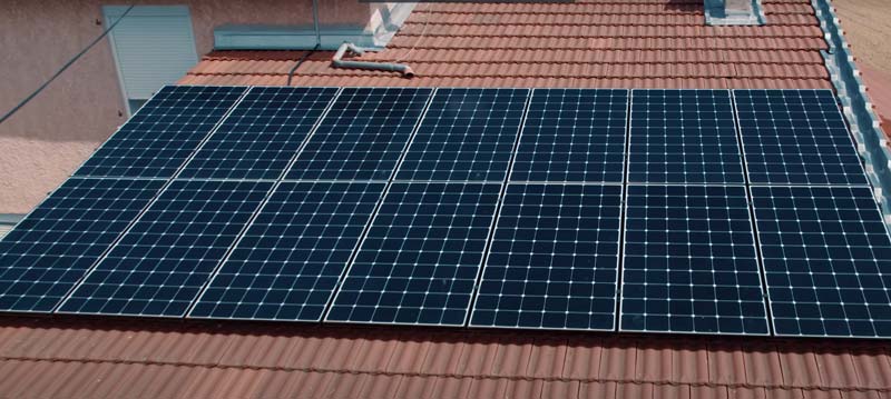 découvrez combien de panneaux solaires sont nécessaires pour rendre votre maison autonome en énergie. nos conseils et recommandations vous aideront à maximiser votre production d'énergie tout en tenant compte de votre consommation.