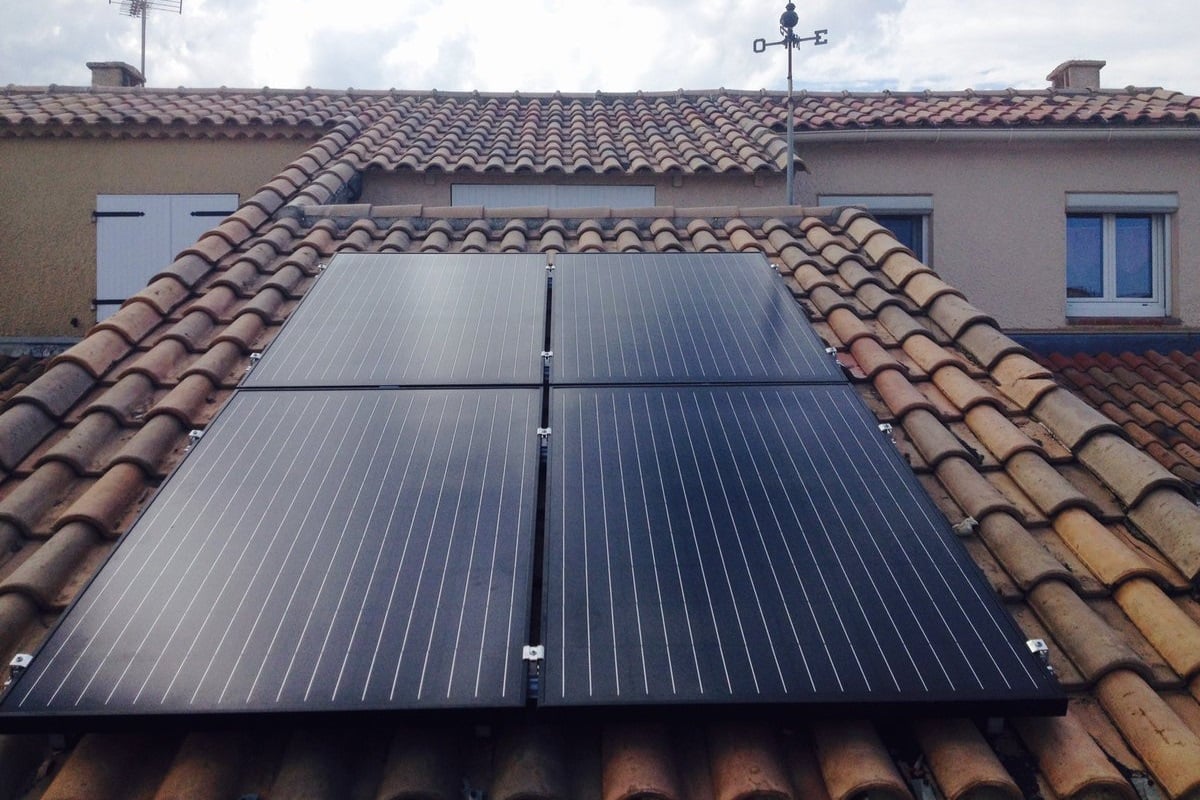 découvrez les différences entre les panneaux photovoltaïques et thermiques. apprenez comment chacun fonctionne, leurs avantages, inconvénients et lequel choisir selon vos besoins énergétiques. maximisez votre efficacité énergétique avec les bonnes solutions!