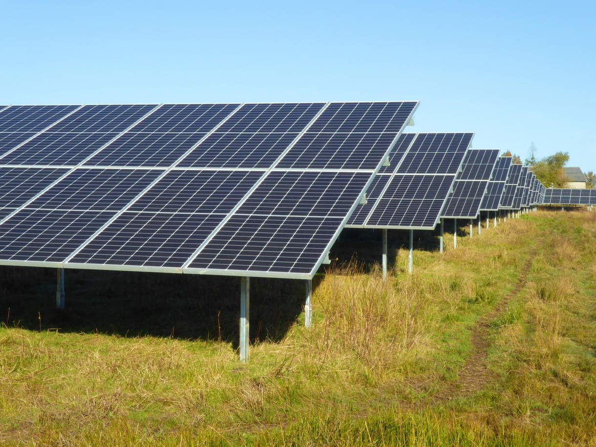 découvrez les régulations sur l'énergie solaire en france : normes, subventions et opportunités pour les particuliers et les entreprises souhaitant investir dans les énergies renouvelables.