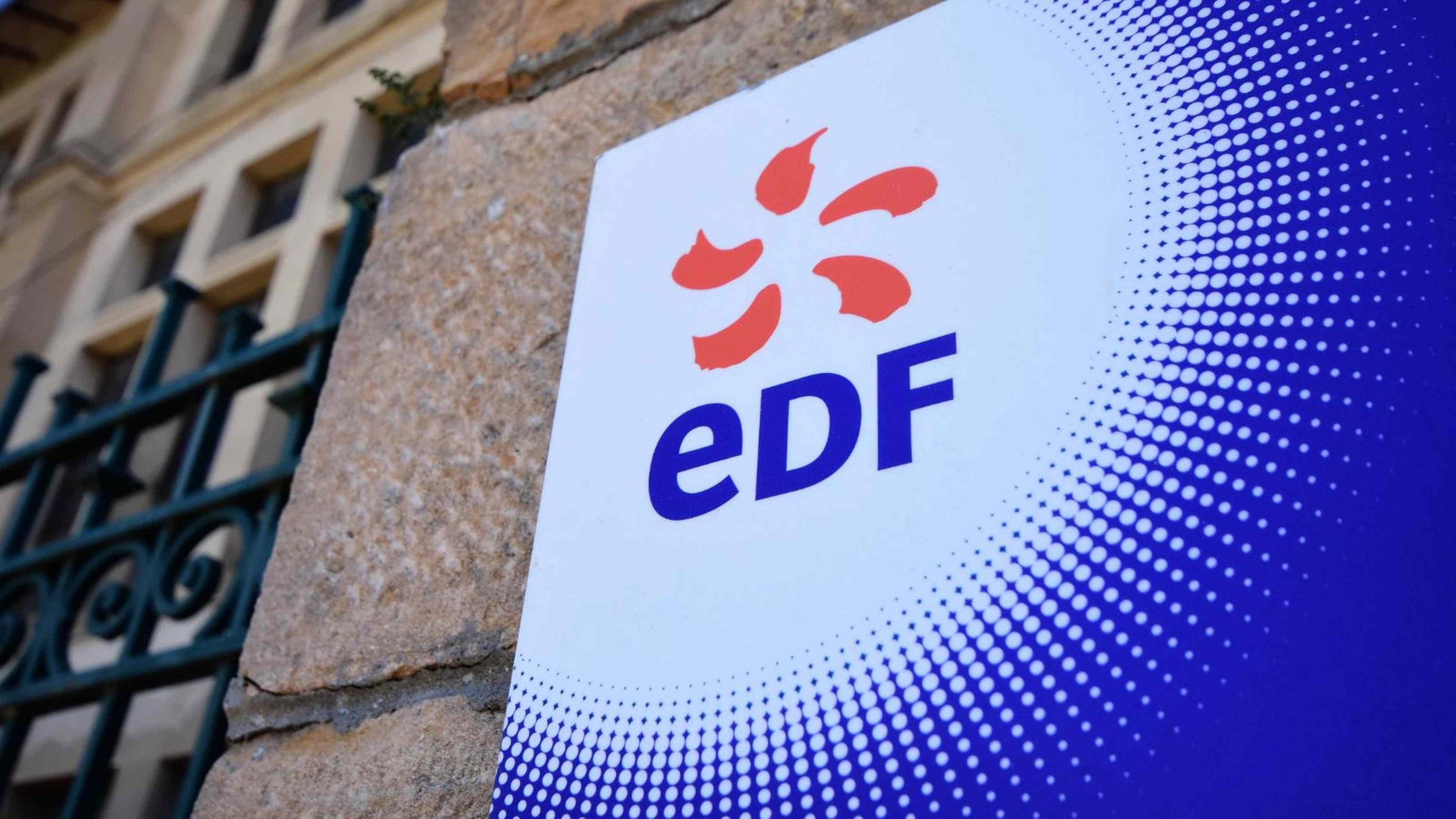 découvrez les enjeux de la renationalisation d'edf : analyse des impacts sur l'énergie en france, les mesures gouvernementales et les perspectives pour l'avenir du secteur. un sujet crucial pour comprendre les défis énergétiques et économiques du pays.