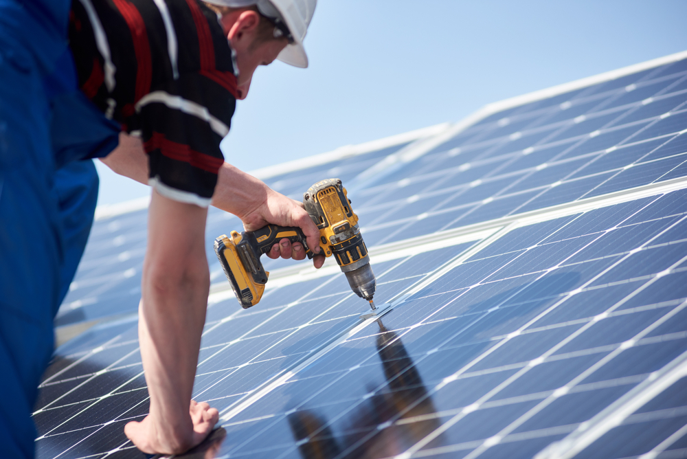 découvrez le rôle essentiel d'un réparateur photovoltaïque dans l'entretien et la réparation de vos installations solaires. assurez le bon fonctionnement de votre système photovoltaïque et maximisez votre production d'énergie renouvelable grâce à des conseils et une expertise professionnelle.