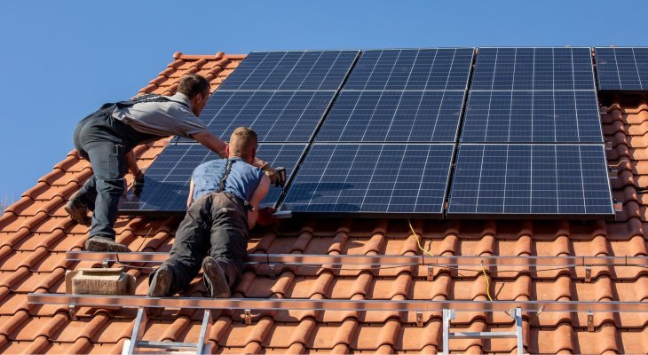 découvrez comment bénéficier des subventions pour l'installation de panneaux photovoltaïques en france. profitez d'aides financières, de réductions fiscales et de conseils pour optimiser votre investissement dans les énergies renouvelables.