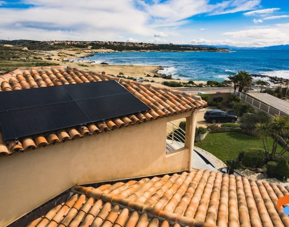 découvrez la surface nécessaire pour l'installation de panneaux solaires de 3 kw et optimisez votre production d'énergie renouvelable. informez-vous sur les dimensions, l'orientation et l'emplacement idéaux pour tirer le meilleur parti de votre système photovoltaïque.