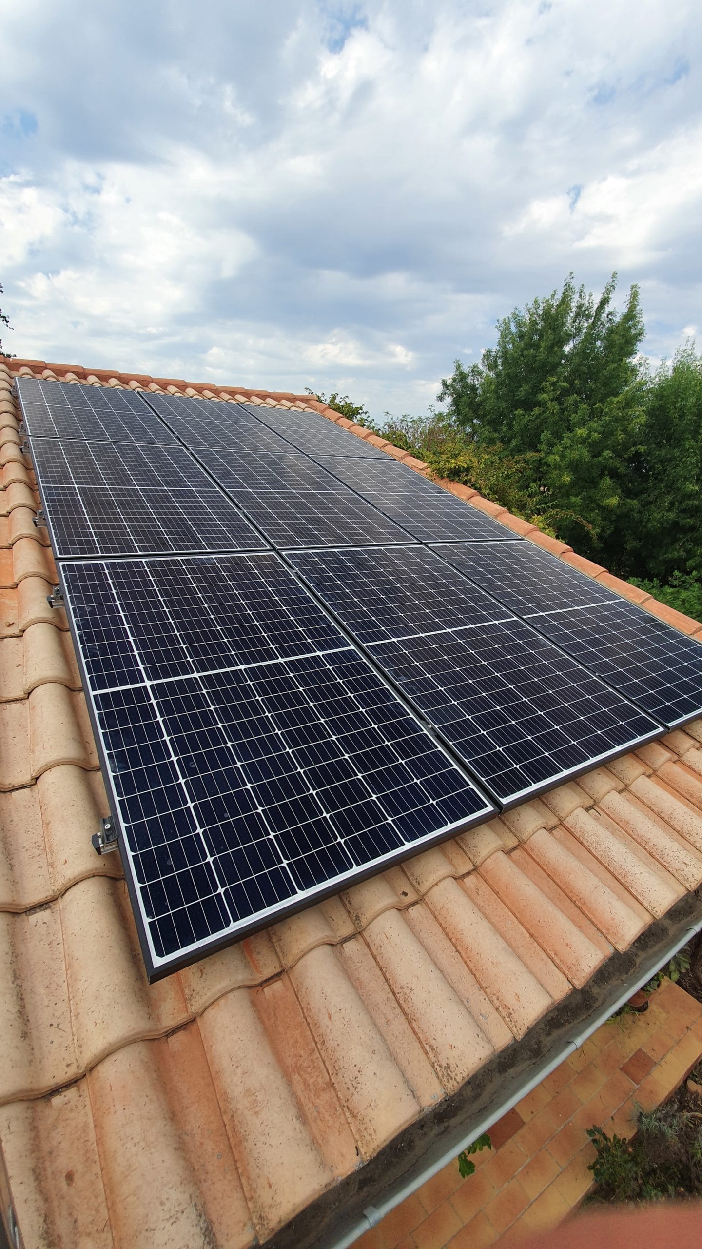 découvrez tout sur la surface nécessaire pour des panneaux solaires de 9 kwc. maximisez l'efficacité de votre installation photovoltaïque et assurez-vous de choisir la meilleure configuration pour votre projet d'énergie renouvelable.