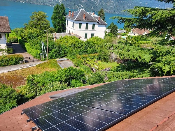 découvrez comment maximiser la surface de panneaux solaires sur votre maison pour optimiser votre production d'énergie. apprenez les meilleures pratiques d'installation et les avantages d'une utilisation efficace des espaces disponibles.