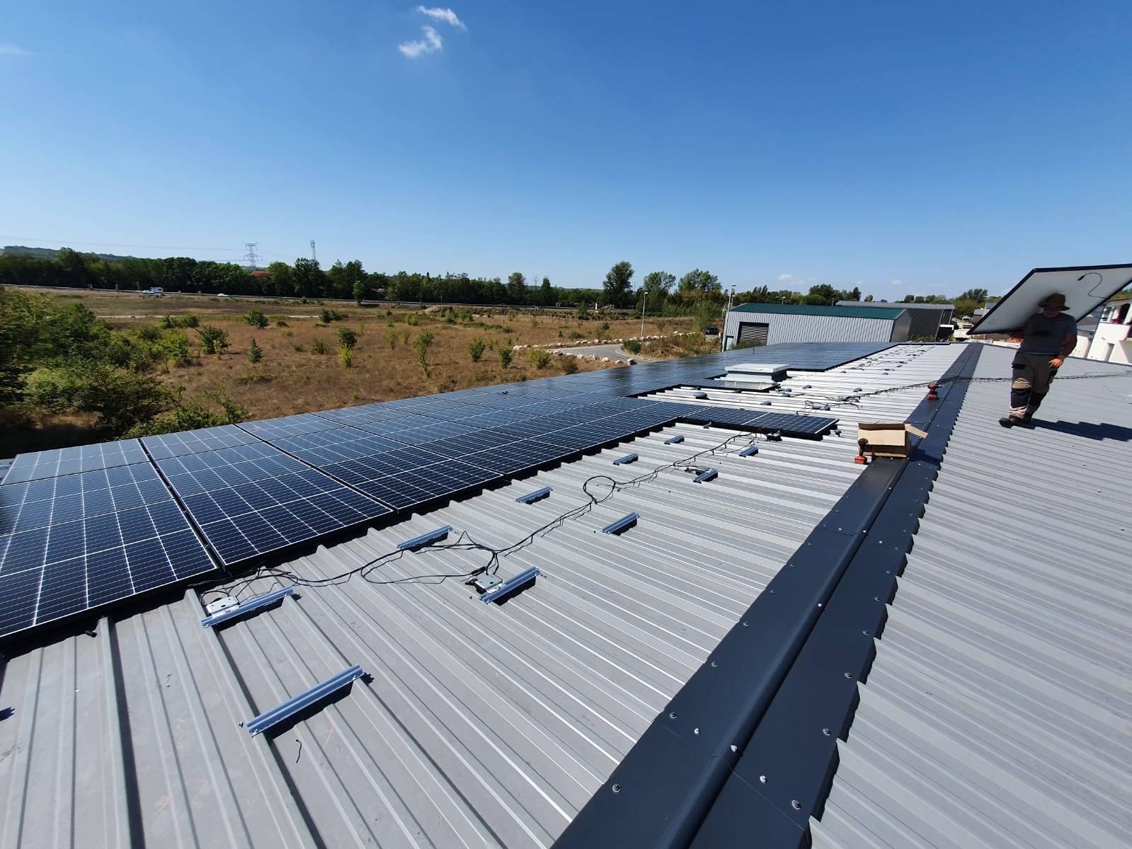 découvrez les tarifs photovoltaïques prévus pour 2025 et les avantages d'investir dans l'énergie solaire. informez-vous sur les subventions, les aides disponibles et comment optimiser votre projet pour un rendement maximal.