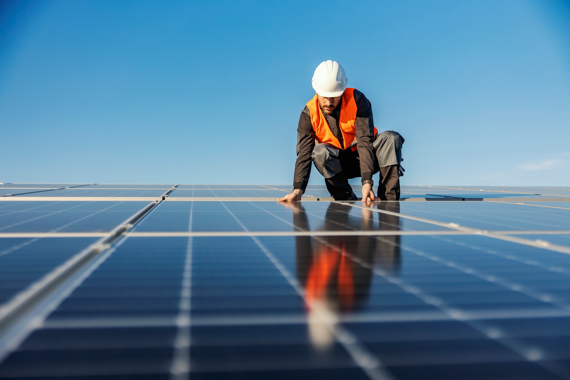 découvrez les services d'un technicien photovoltaïque qualifié pour l'installation, la maintenance et l'optimisation de vos panneaux solaires. profitez d'une énergie renouvelable et réduisez vos factures d'électricité grâce à une expertise professionnelle.