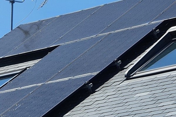 découvrez comment la transition énergétique s'accélère avec l'énergie photovoltaïque, une solution durable et écologique qui transforme la lumière du soleil en électricité. explorez les avantages économiques et environnementaux de cette technologie innovante et ses impacts sur la réduction des émissions de carbone.