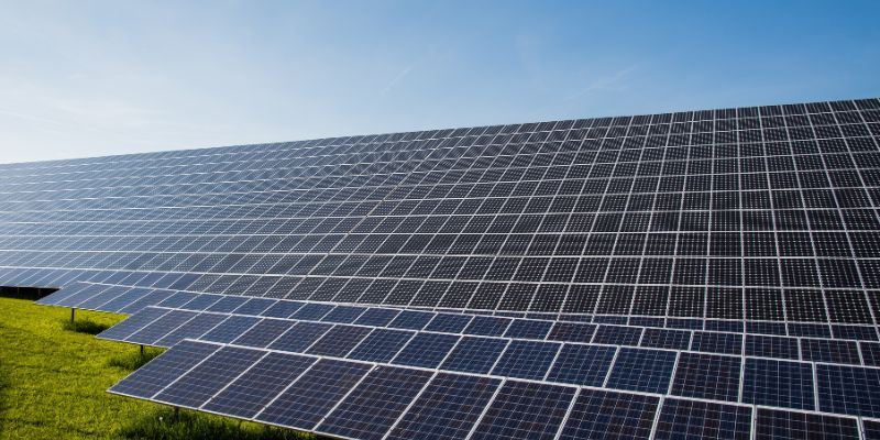 découvrez comment la transition énergétique photovoltaïque transforme notre rapport à l'énergie. explorez les avantages des panneaux solaires, leur impact sur l'environnement et les solutions innovantes pour un avenir durable.