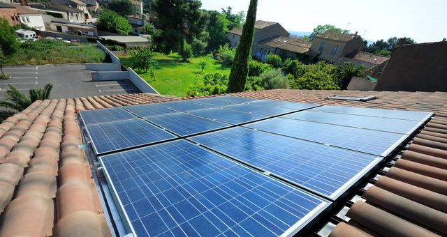 découvrez comment la transition énergétique photovoltaïque transforme notre façon de produire de l'énergie. explorez les avantages des panneaux solaires, leur impact sur l'environnement et les solutions durables pour un avenir plus vert.