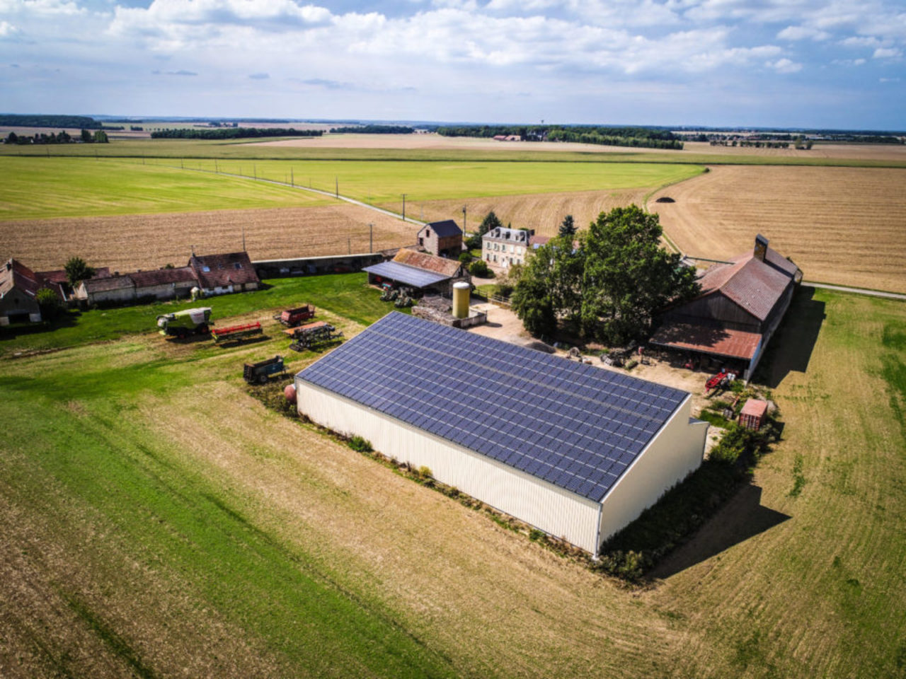découvrez comment la transition énergétique photovoltaïque en belgique transforme le paysage énergétique du pays, en promouvant l'utilisation des énergies renouvelables et en réduisant l'empreinte carbone. informez-vous sur les avantages, les initiatives gouvernementales et les solutions durables pour un avenir plus vert.