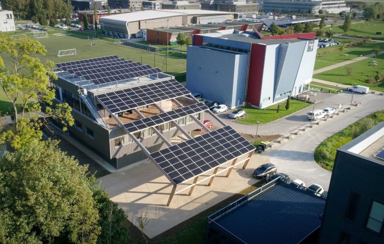 découvrez comment les universités contribuent à la recherche sur l'énergie solaire, en innovant des solutions durables et en formant les futurs experts de l'énergie renouvelable. explorez les projets, les collaborations et les avancées scientifiques qui façonnent un avenir énergétique plus propre et plus efficace.
