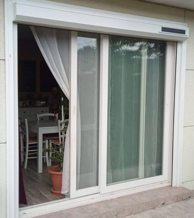 découvrez les volets roulants solaires, une solution pratique et écologique pour protéger votre maison tout en réduisant votre consommation d'énergie. profitez d'un confort optimal, d'une gestion intelligente de la lumière naturelle et d'une installation facile sans câblage. transformez votre habitat en un espace moderne et durable avec nos volets roulants solaires.