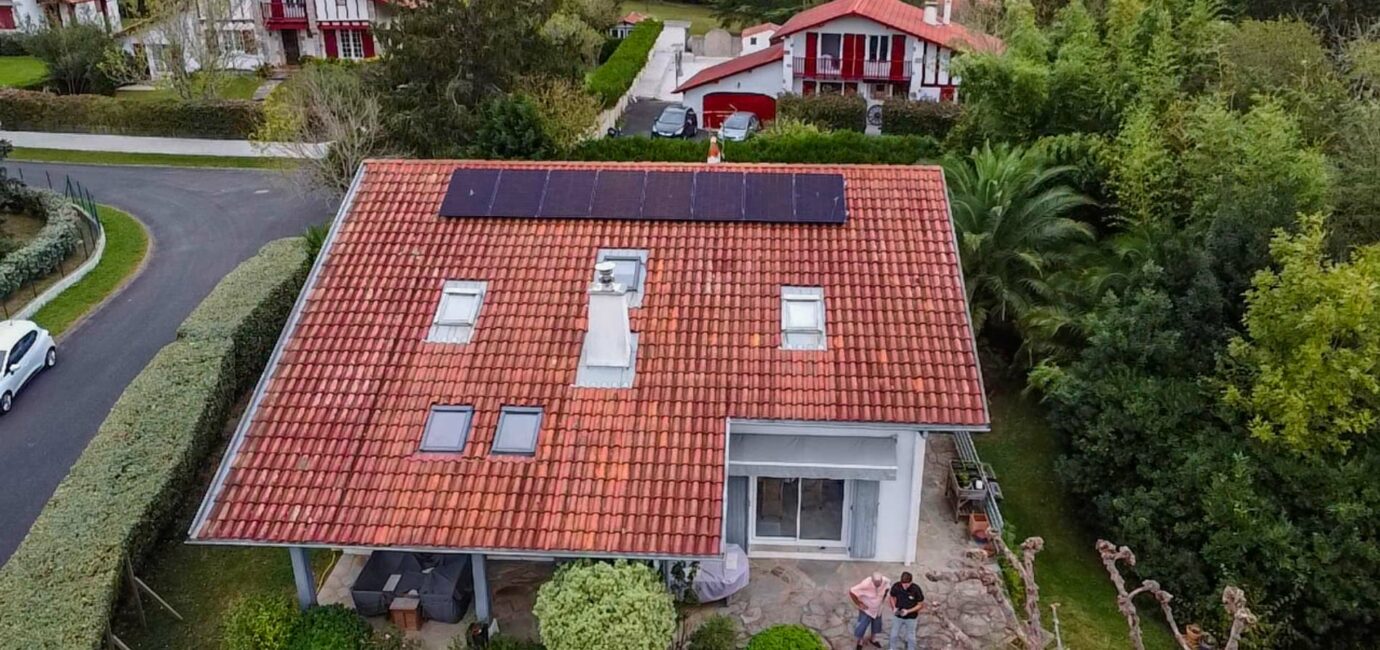 découvrez notre service d'installateur photovoltaïque à bergues, spécialisé dans l'installation de panneaux solaires. profitez d'une énergie renouvelable, réduisez votre facture d'électricité et contribuez à la protection de l'environnement avec des solutions adaptées à vos besoins.