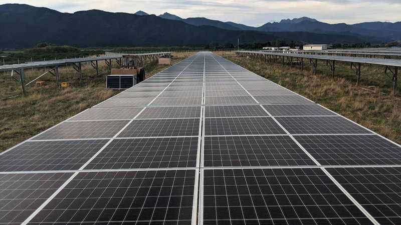 découvrez notre guide complet pour les installateurs photovoltaïques : des conseils pratiques, des astuces techniques et des informations essentielles pour réussir vos installations solaires et optimiser la performance de vos projets.