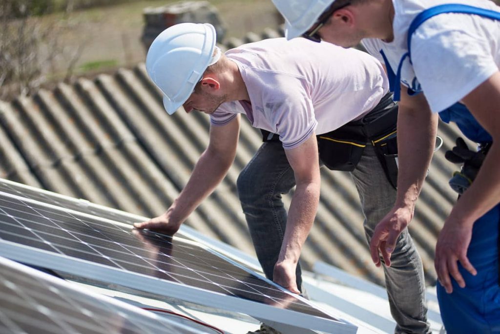découvrez comment installer des panneaux photovoltaïques chez vous pour profiter d'une énergie solaire propre et économique. suivez nos conseils pratiques et les étapes clés pour réussir votre projet d'autoconsommation électrique.