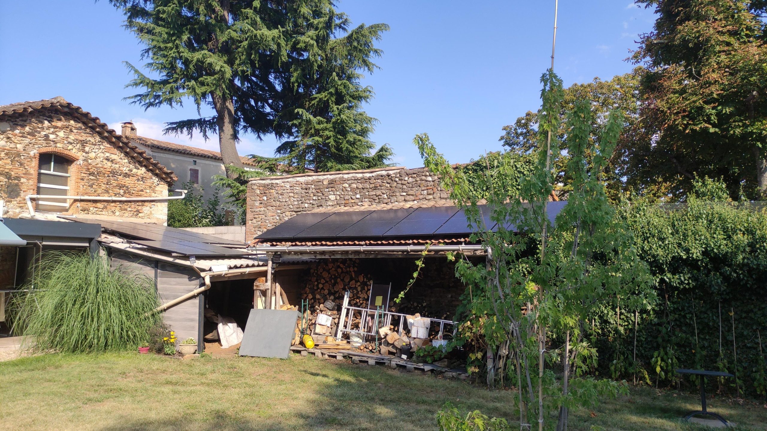 découvrez les solutions de solier photovoltaïque en aveyron pour optimiser l'énergie solaire de votre bâtiment. bénéficiez d'une expertise locale, de conseils personnalisés et d'une installation professionnelle pour valoriser votre patrimoine tout en réduisant vos coûts énergétiques.