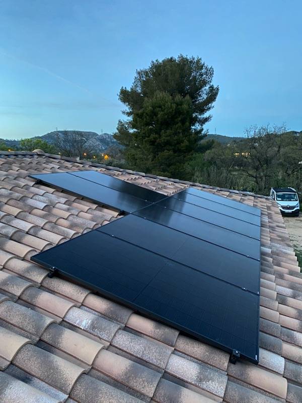 découvrez notre service d'installation de panneaux photovoltaïques certifié rge. bénéficiez d'une expertise professionnelle pour optimiser votre consommation d'énergie tout en contribuant à la transition énergétique. obtenez des conseils personnalisés et un accompagnement complet pour vos projets solaires.