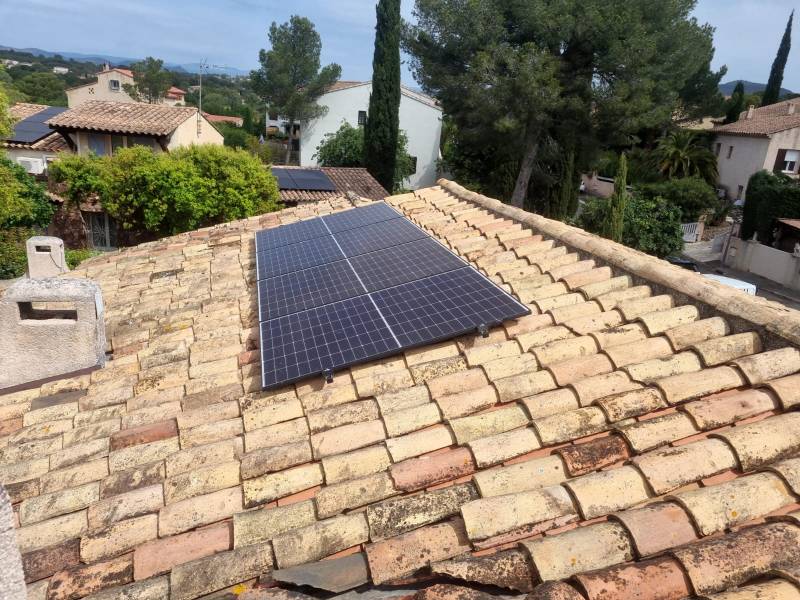 découvrez notre service d'installateur photovoltaïque à fréjus, spécialisé dans l'installation de panneaux solaires pour optimiser votre consommation d'énergie. profitez d'une solution écologique et économique, avec un accompagnement personnalisé pour maximiser votre investissement.