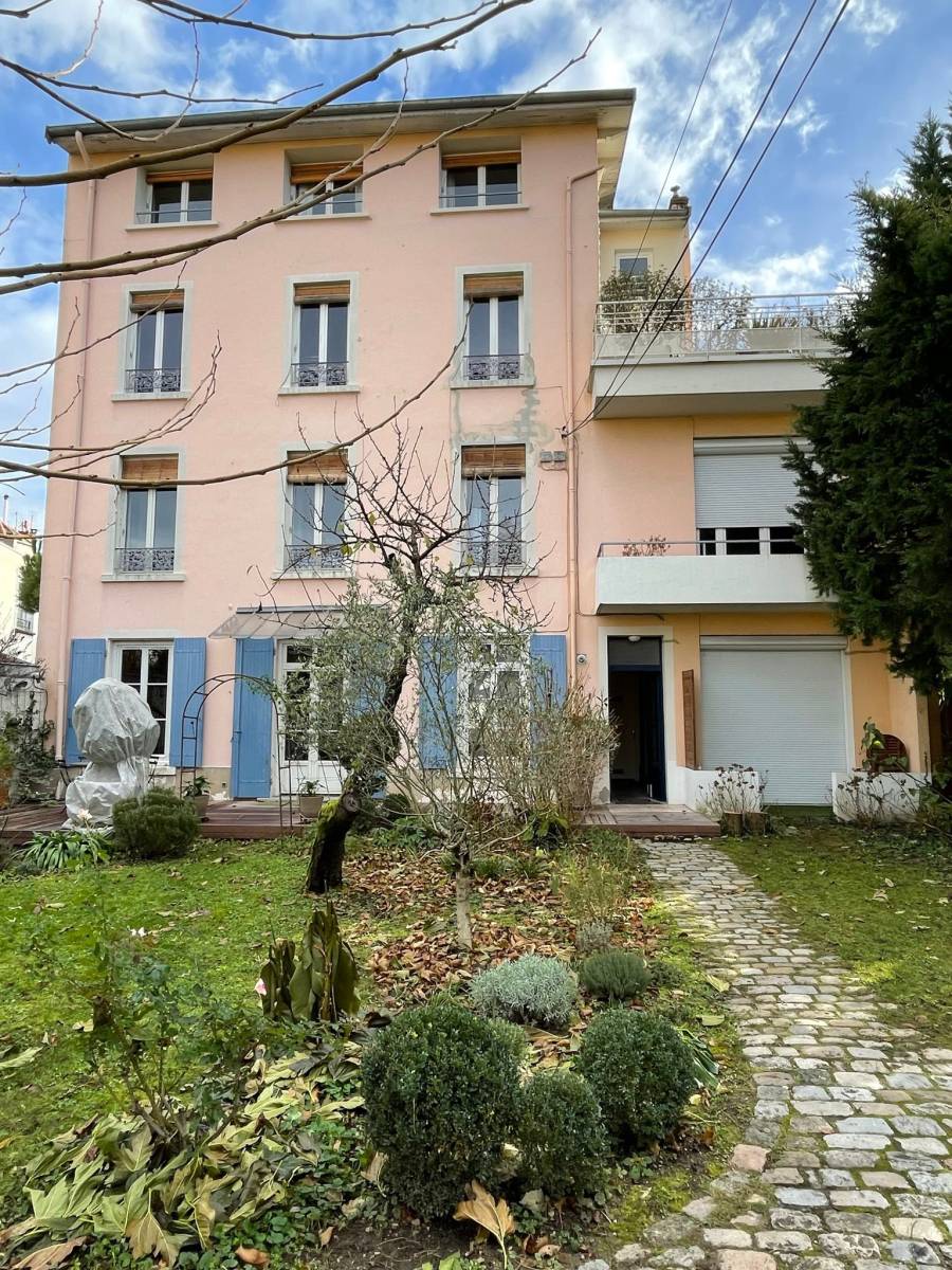 découvrez des solutions innovantes pour améliorer la performance énergétique des bâtiments en france. optimisez votre consommation d'énergie, réduisez vos coûts et contribuez à la transition écologique avec nos conseils et stratégies adaptées.