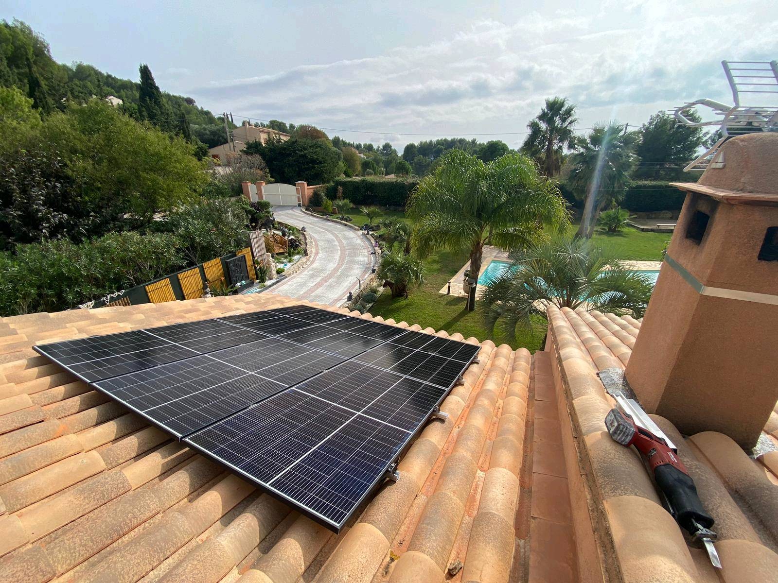 obtenez votre devis personnalisé pour l'installation de panneaux solaires 3 kwc. profitez d'une énergie renouvelable et réduisez vos factures tout en contribuant à la protection de l'environnement.