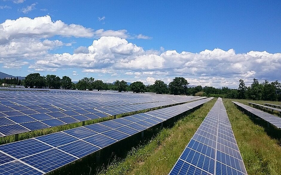 découvrez les solutions innovantes de notre entreprise spécialisée en photovoltaïque. nous vous accompagnons dans la transition énergétique grâce à des installations solaires performantes et durables, adaptées à vos besoins.