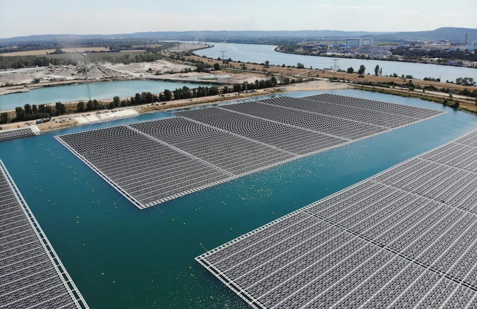 découvrez les tendances et l'évolution de la croissance photovoltaïque mondiale, ainsi que son impact sur la transition énergétique et les perspectives d'avenir pour les énergies renouvelables.