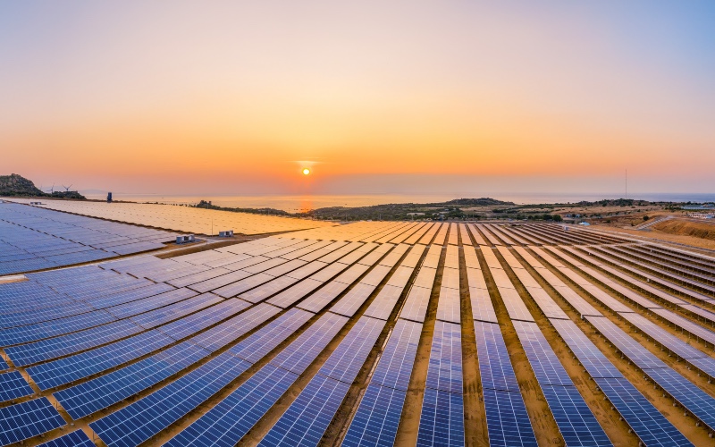 découvrez tout ce que vous devez savoir sur le photovoltaïque en france : tendances, avantages, législation et conseils pour maximiser votre production d'énergie solaire.