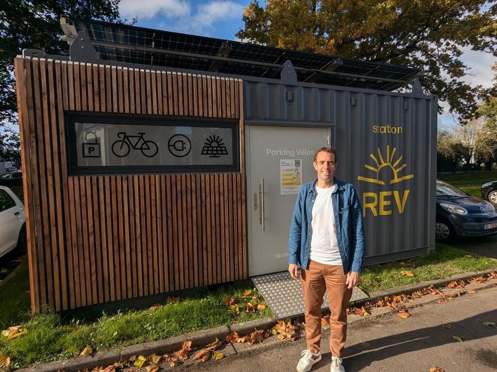 découvrez comment les panneaux solaires peuvent transformer l'énergie de votre entreprise en france. optimisez vos coûts énergétiques, améliorez votre empreinte écologique et profitez des aides gouvernementales pour une transition vers une énergie durable.