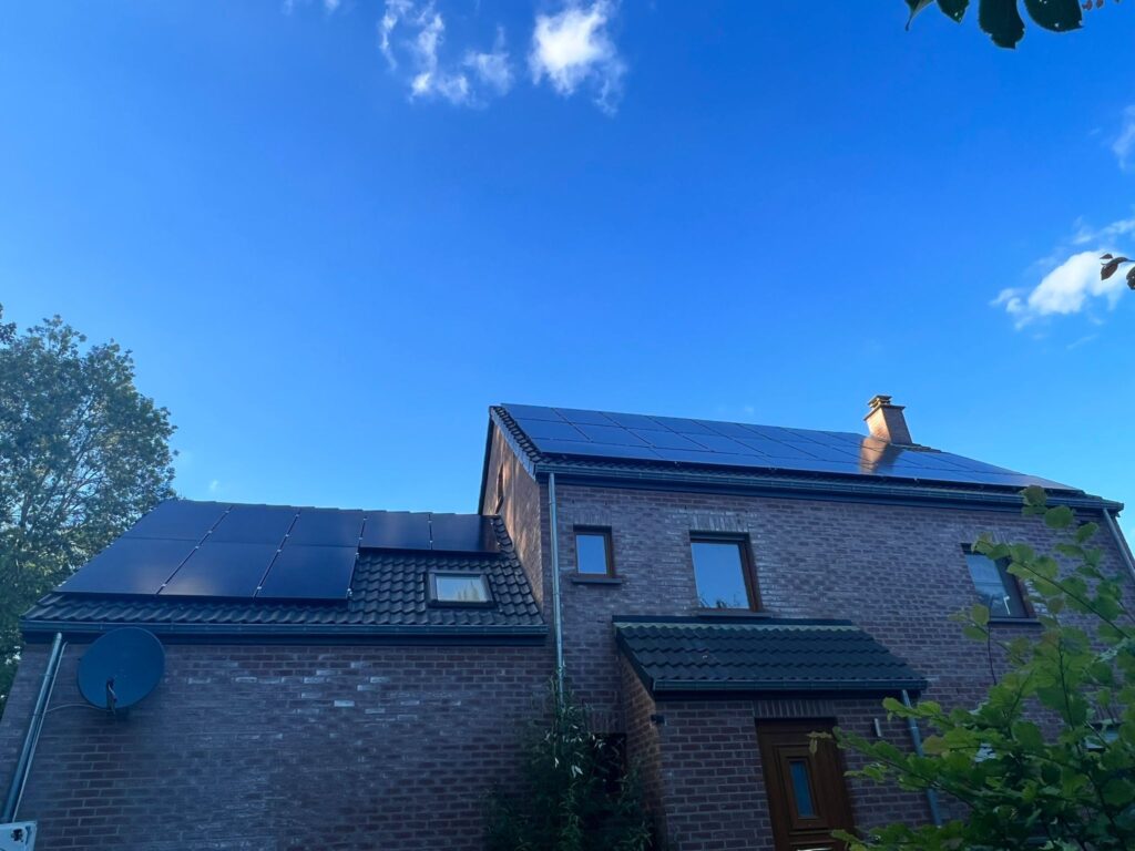 découvrez les panneaux photovoltaïques à namur : une solution écologique et économique pour produire votre propre énergie. informez-vous sur les avantages, les installations et les subventions disponibles pour intégrer l'énergie solaire dans votre quotidien.