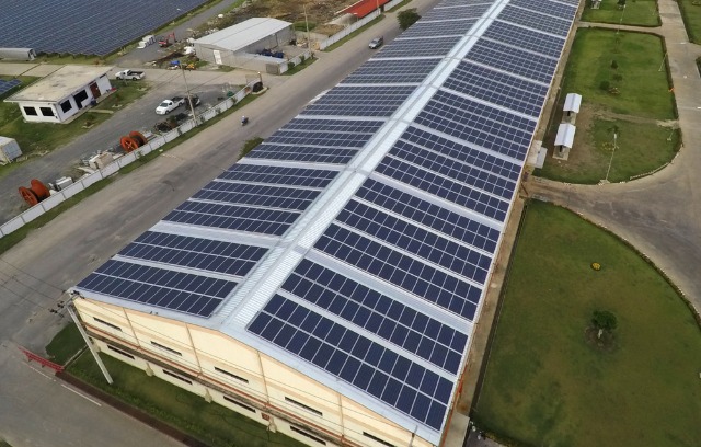 découvrez comment les panneaux solaires sur un hangar peuvent optimiser votre consommation énergétique tout en réduisant votre empreinte carbone. profitez d'une solution durable pour votre entreprise et valorisez votre espace avec une installation efficace et performante.