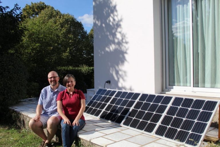 découvrez comment installer des panneaux photovoltaïques vous-même avec notre guide complet. économisez sur votre facture d'énergie tout en contribuant à la protection de l'environnement. suivez nos conseils et astuces pour une installation réussie et durable.