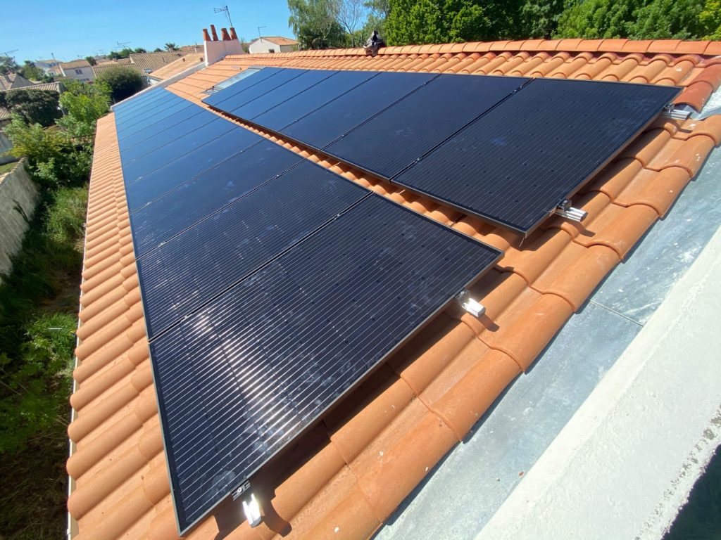 découvrez notre service d'installateur photovoltaïque à royan, spécialisé dans l'installation de panneaux solaires pour une énergie durable et économique. profitez d'une expertise locale pour transformer votre maison en un bâtiment éco-responsable.