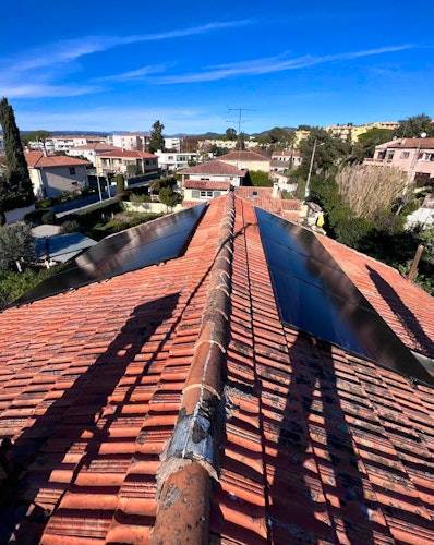 découvrez les services d'installateur photovoltaïque à varla crau, spécialisés dans l'installation de panneaux solaires pour optimiser votre consommation d'énergie et réduire votre empreinte carbone. faites confiance à nos experts pour un projet personnalisé et respectueux de l'environnement.