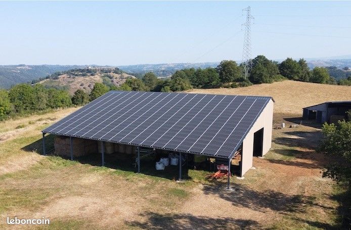découvrez nos services d'installation de panneaux photovoltaïques pour hangars dans le tarn-et-garonne. économisez sur vos factures d'énergie et contribuez à la transition énergétique grâce à des solutions adaptées à vos besoins.