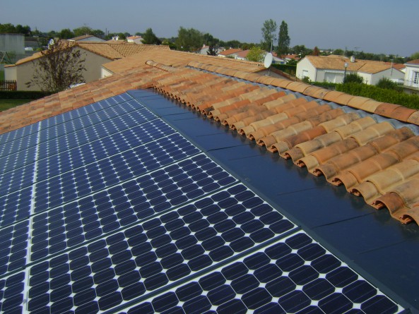 découvrez notre service d'installateur photovoltaïque en vendée, spécialisé dans l'installation de panneaux solaires. profitez d'énergie renouvelable pour votre maison ou entreprise et réduisez vosfactures d'énergie tout en contribuant à la protection de l'environnement.
