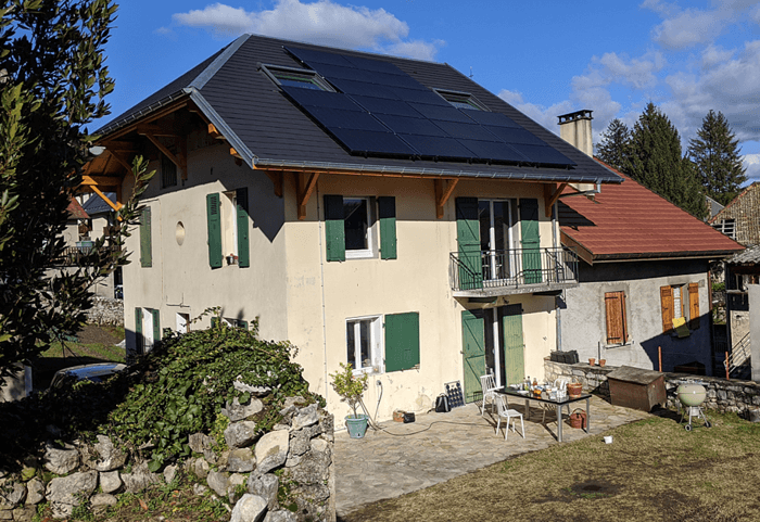 découvrez comment investir dans des panneaux photovoltaïques pour l'autoconsommation et réduire vos factures d'électricité tout en contribuant à la transition énergétique. profitez des avantages financiers et environnementaux grâce à cette solution durable.