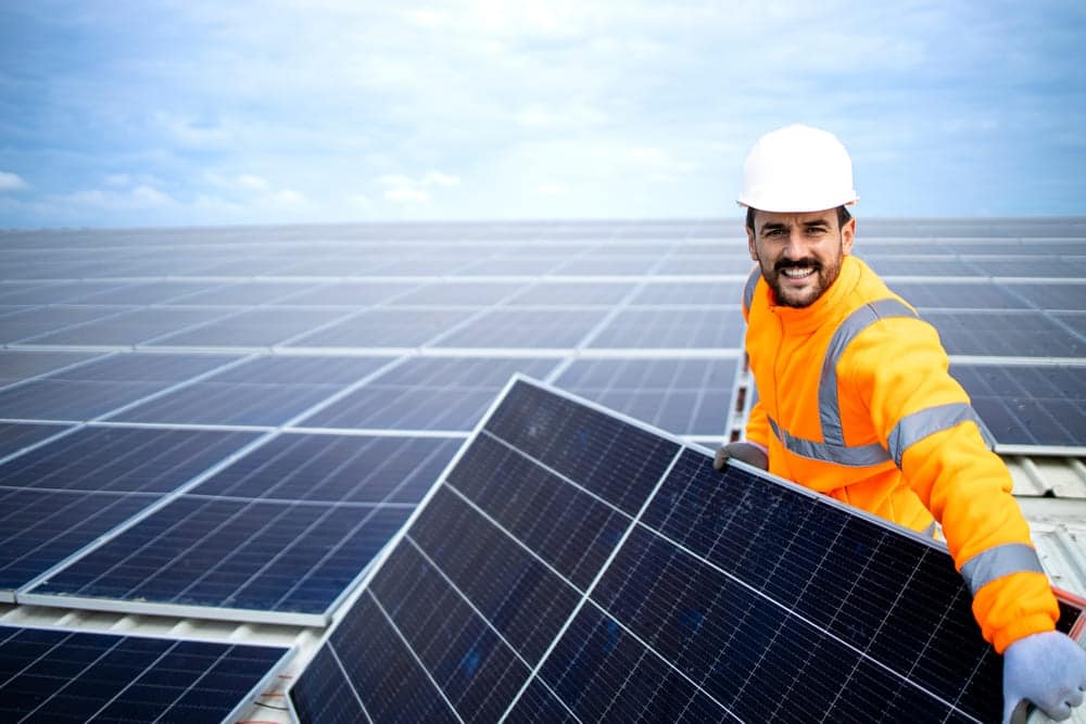 découvrez les critères de qualification pour devenir installateur de panneaux photovoltaïques, un secteur en pleine croissance. apprenez les compétences requises, les formations disponibles et l'importance de la certification pour garantir des installations sûres et efficaces.