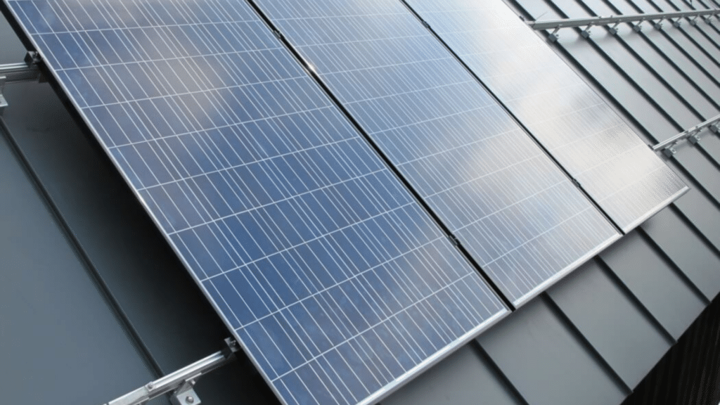 découvrez les normes encadrant les panneaux photovoltaïques, garantissant qualité et performance des installations solaires. informez-vous sur les standards techniques, les certifications et les réglementations qui régissent l'utilisation des panneaux solaires en france.