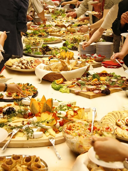 découvrez nos conseils et idées pour organiser une pendaison de crémaillère inoubliable. de la décoration à l'ambiance, faites de cette fête un moment chaleureux pour célébrer votre nouveau chez-soi avec amis et famille.