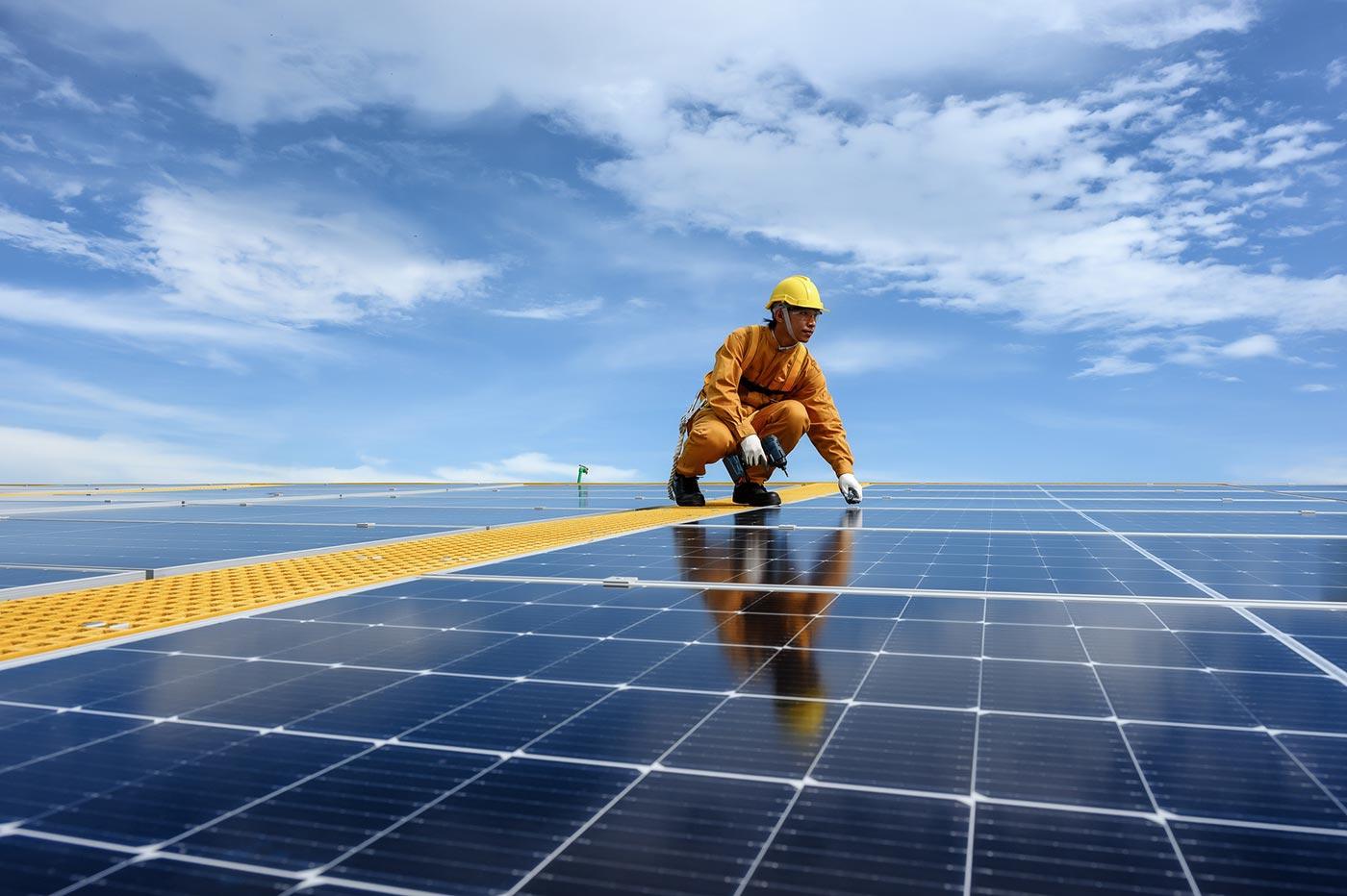 découvrez comment bénéficier d'une aide pour l'installation de panneaux solaires. optimisez votre transition énergétique grâce à des subventions, crédits d'impôt et conseils pratiques pour économiser sur vos factures d'électricité tout en préservant l'environnement.