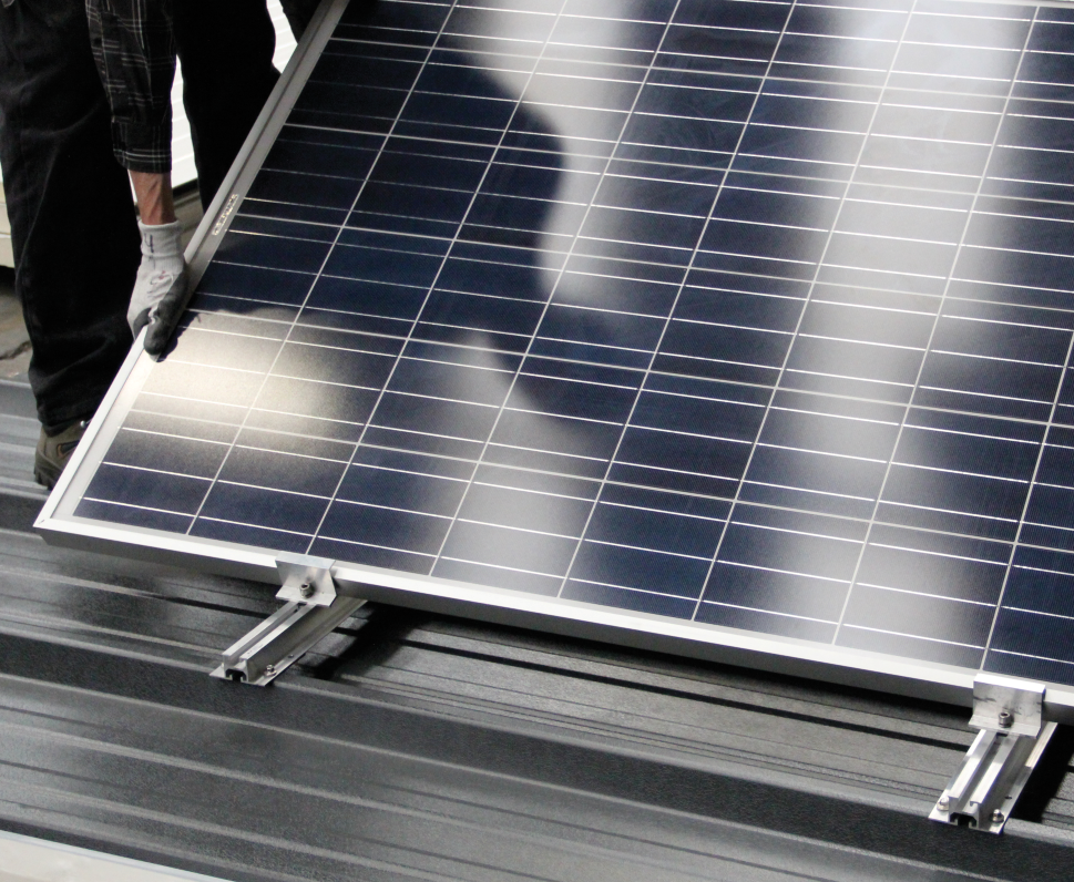 découvrez comment l'ajout de panneaux photovoltaïques peut transformer votre maison en une source d'énergie renouvelable. profitez des économies d'énergie, réduisez votre empreinte carbone et valorisez votre propriété grâce à cette solution durable et rentable.