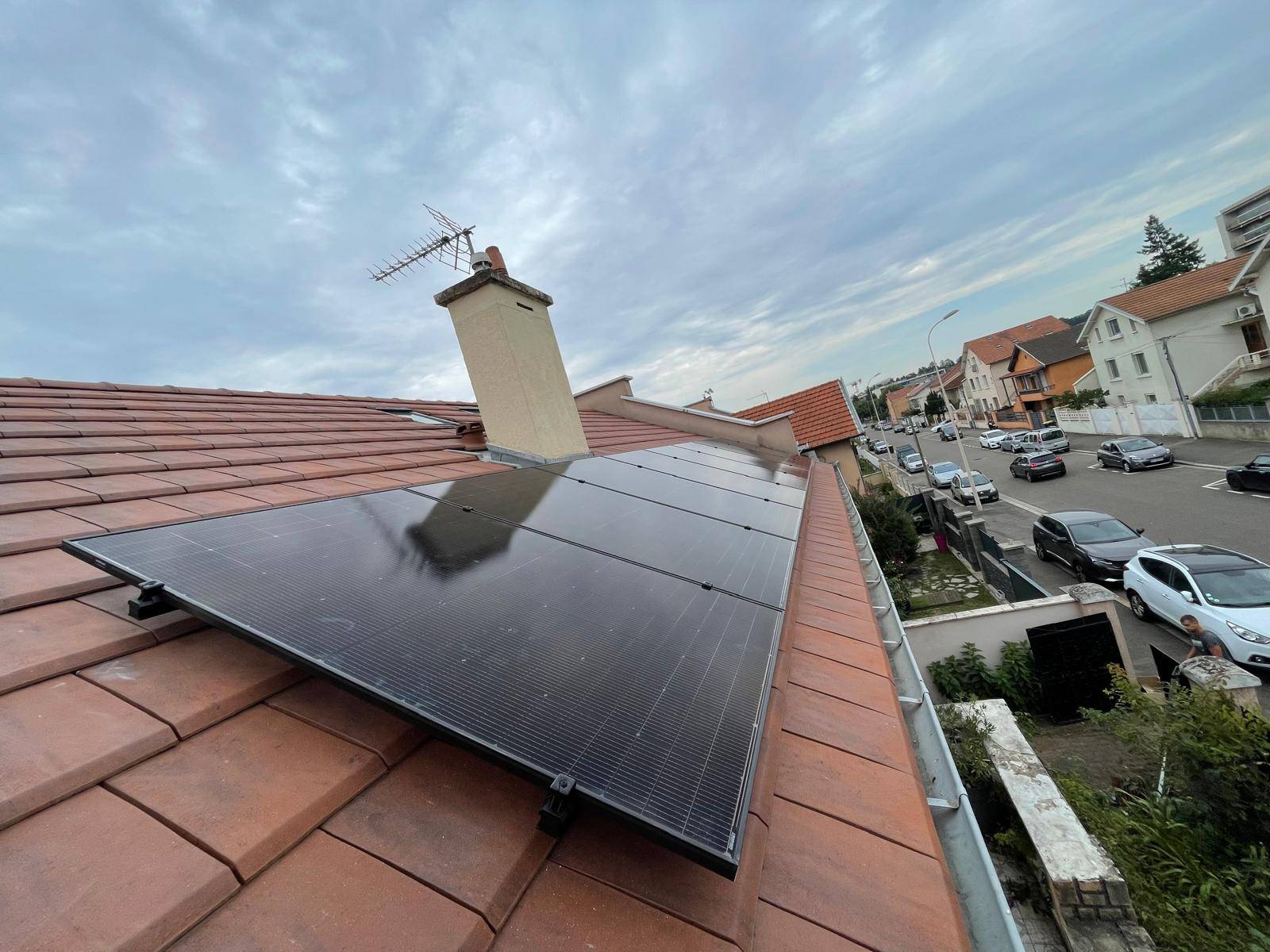 découvrez notre guide complet sur les avis concernant les panneaux solaires. informez-vous sur les expériences des utilisateurs, les avantages et inconvénients des installations, et trouvez les meilleures options pour rendre votre maison plus écologique tout en réduisant vos factures d'énergie.