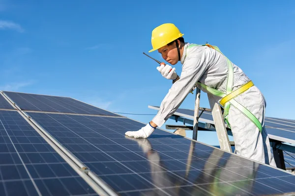 découvrez comment choisir le meilleur installateur photovoltaïque pour vos besoins. obtenez des conseils pratiques, comparez les offres et assurez-vous d'opter pour un professionnel fiable et expérimenté pour l'installation de vos panneaux solaires.