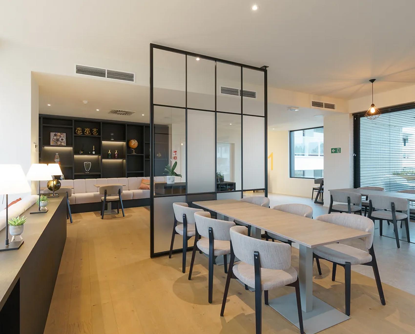 découvrez nos solutions de climatisation à bordeaux pour un confort optimal. installations, entretiens et réparations, nos experts vous offrent un service de qualité pour garder votre intérieur frais tout en économisant de l'énergie.