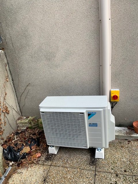 découvrez nos solutions de climatisation à paris pour un confort optimal tout au long de l'été. installation, entretien et dépannage, nous sommes vos experts en climatisation dans la capitale.