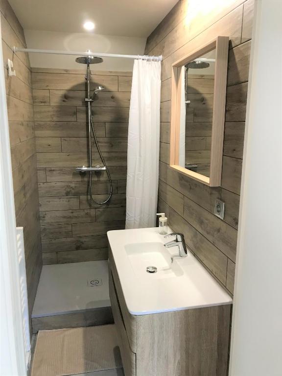 découvrez nos solutions de climatisation à reims pour un confort optimal toute l'année. services d'installation, entretien et réparation par des professionnels qualifiés. profitez d'un climat intérieur agréable grâce à notre expertise.