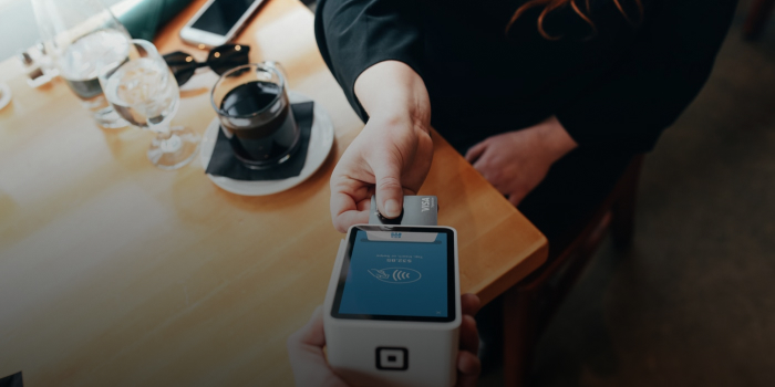 découvrez les facteurs influençant le comportement d'achat des consommateurs, analysez les tendances du marché et apprenez comment adapter vos stratégies marketing pour répondre aux attentes des clients.