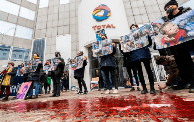 découvrez l'univers fascinant de la controverse totale, où les défis et les débats passionnants se mêlent à des perspectives divergentes. plongez dans des discussions enrichissantes qui mettent en lumière des idées novatrices, des opinions controversées et des enjeux sociétaux cruciaux.